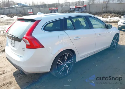 2017 Volvo V60 T6 R-Design Platinum из США, поврежденный, VIN YV149MSS3H1333984